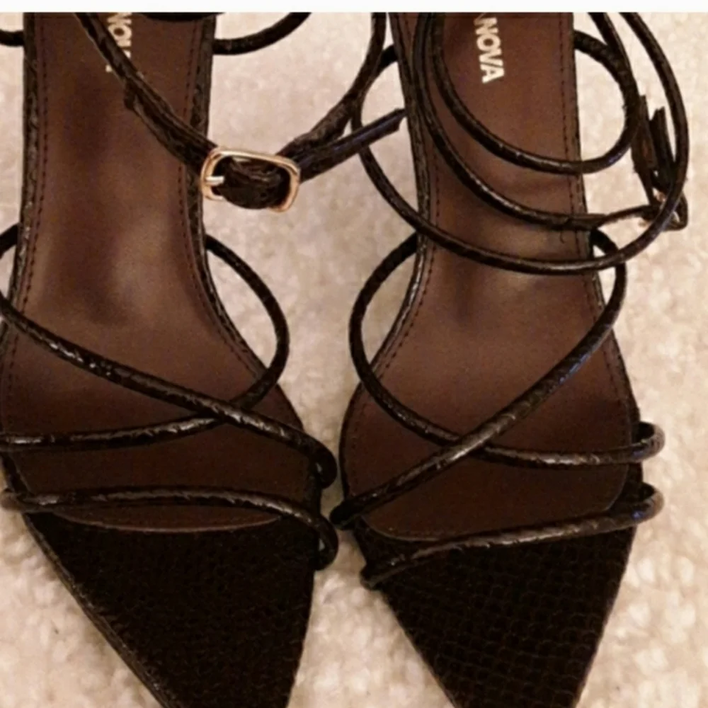 FASHION NOVA Strappy Heels Size 9